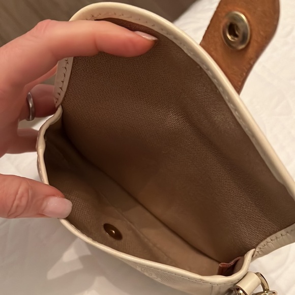 Authentic Dooney Bourke Wristlet. Beautiful Never used Perfect condition - Picture 3 of 6